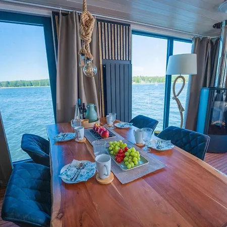 Úszó hotel Hausbootabenteuer Ariella Woma D13