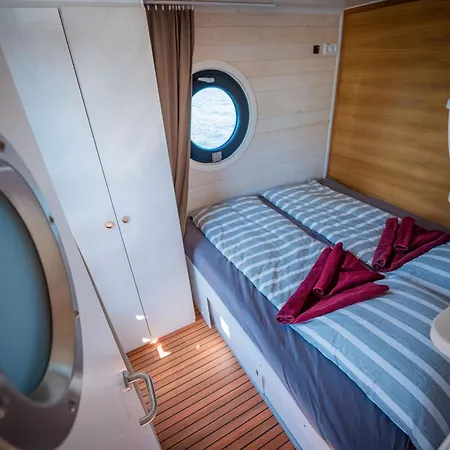 Hausbootabenteuer Ariella Woma D13 Úszó hotel Fürstenberg-Havel