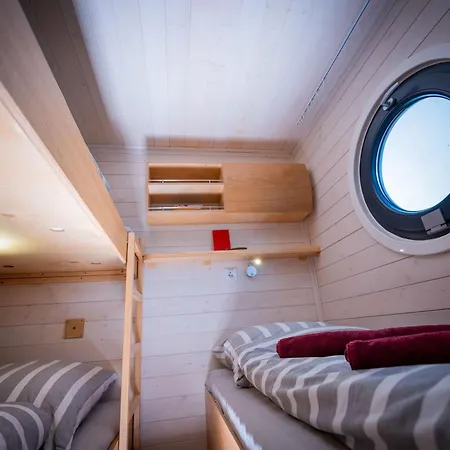 Úszó hotel Hausbootabenteuer Ariella Woma D13 *