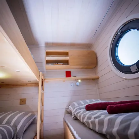 Hausbootabenteuer Ariella Woma D13