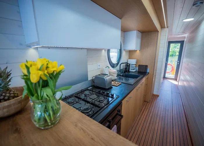 Hausbootabenteuer Ariella Woma D13 بوتيل *