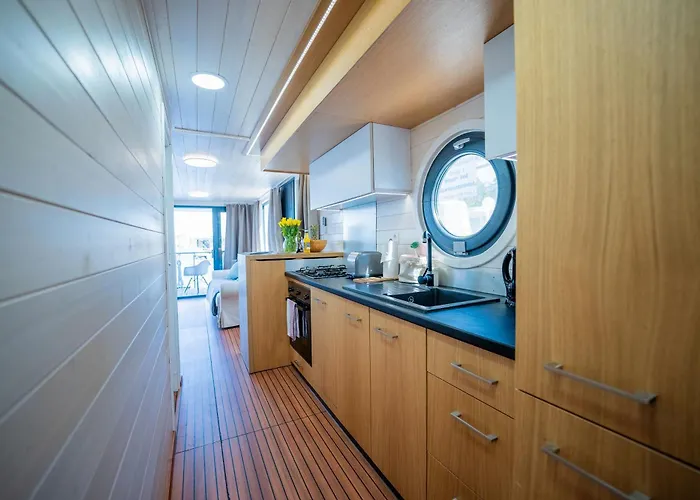 Hausbootabenteuer Ariella Woma D13